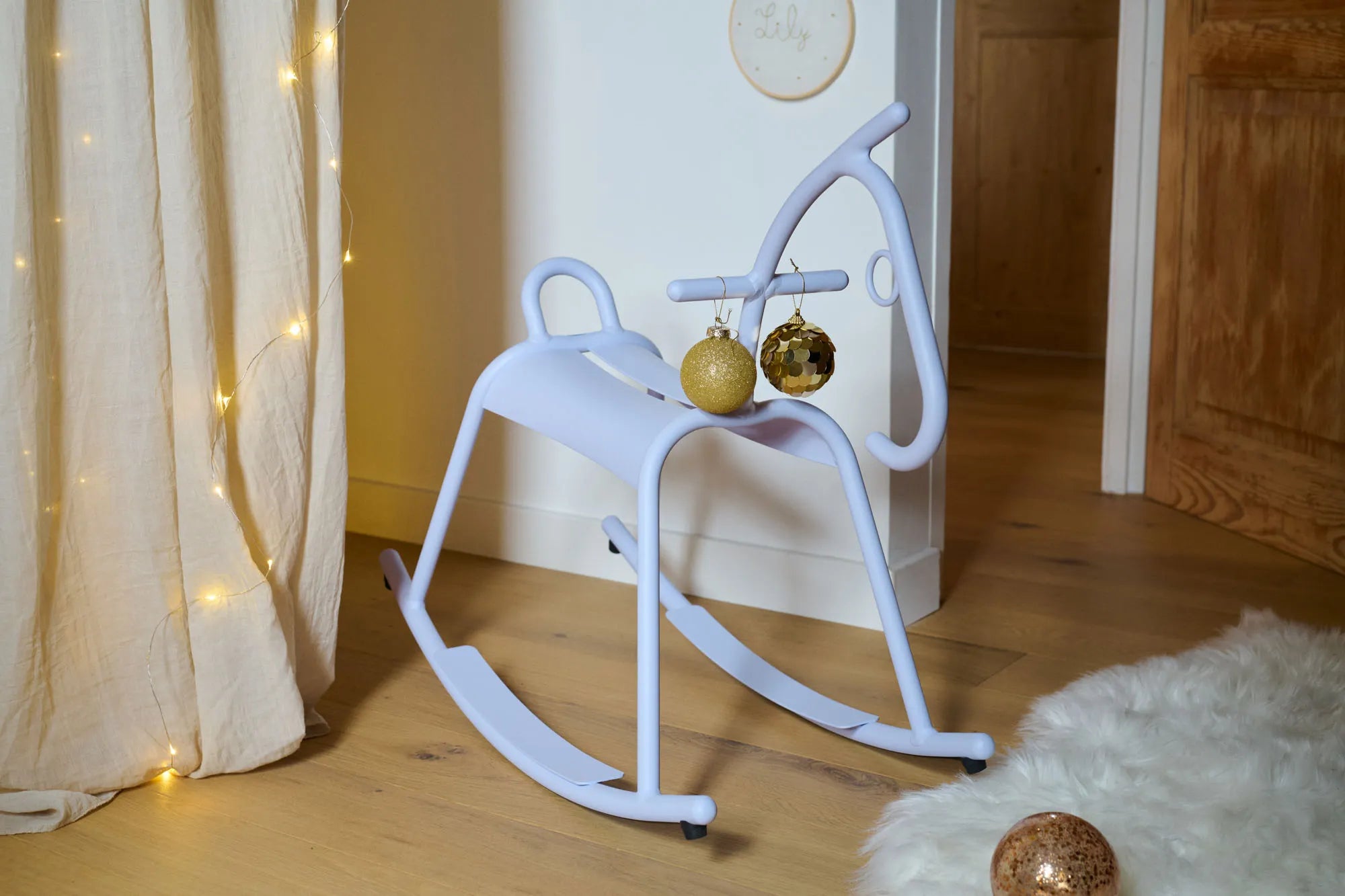 FERMOB à NOËL: Comment utiliser l'éclairage et le mobilier pour décorer vos espaces festifs