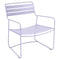 Ensemble fauteuil bas et repose-pieds SUPRISING de la marque française Fermob. Acheter Fermob en ligne.