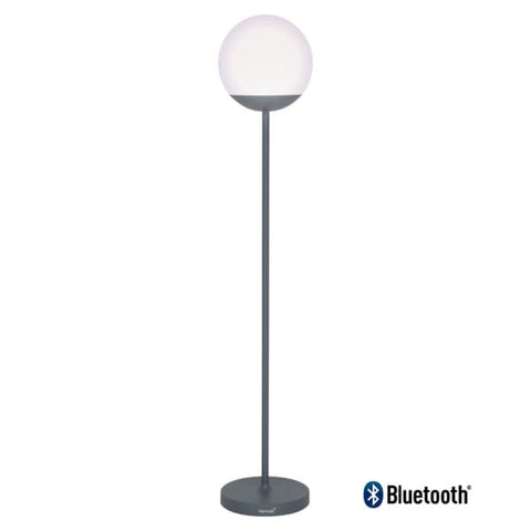 Lot monochrome de 3 lampes MOOON de 134 cm, Fermob en ligne RDM Madrid.