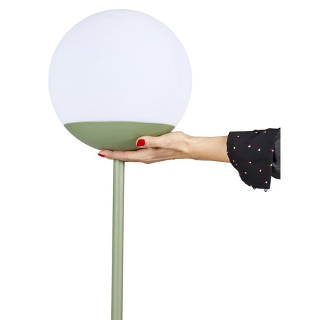 Lot monochrome de 3 lampes MOOON de 134 cm, Fermob en ligne RDM Madrid.