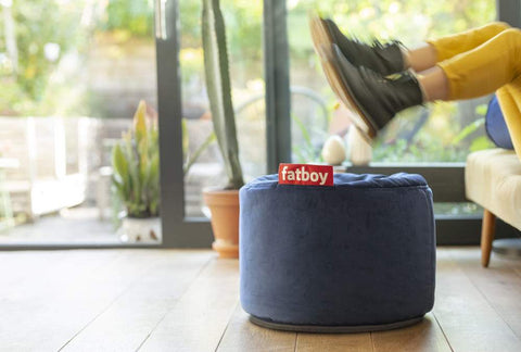 Pouf POINT VELVET de Fatboy sur coin du meuble